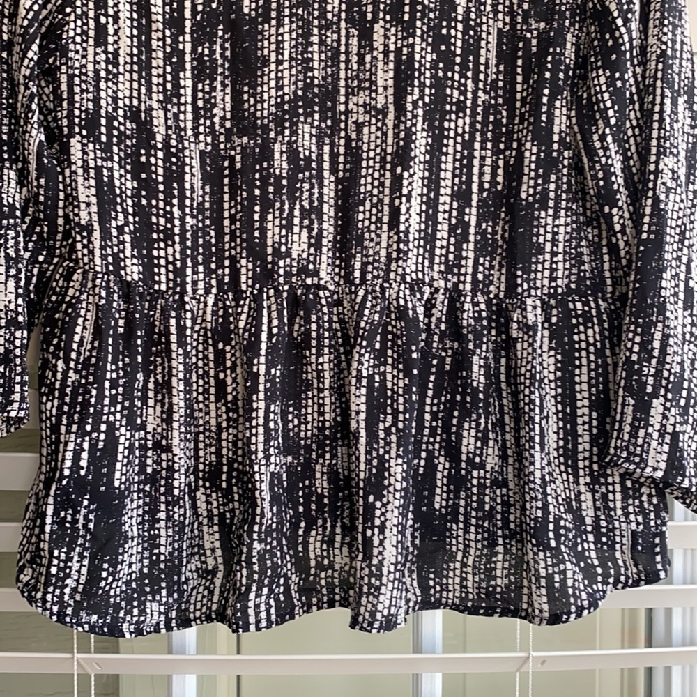 The Impeccable Pig Blouse - Picture 3 of 4